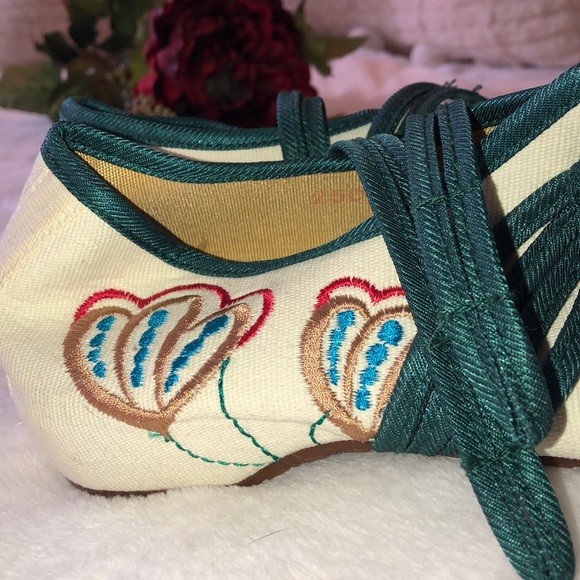 Adorable bohemian embroidered closed flats - Picture 7 of 7